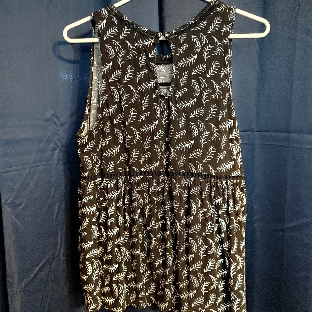 Ladies top - Picture 2 of 2